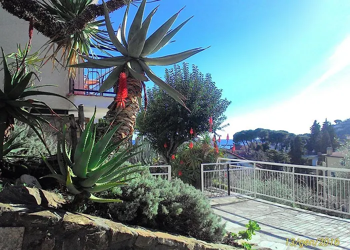 Apartmanhotel La Carruba 3*