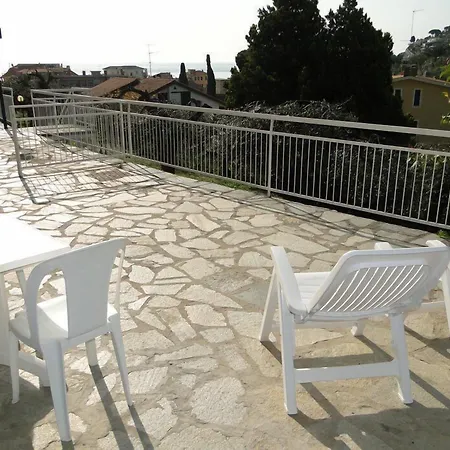 Apart Otel La Carruba 3*