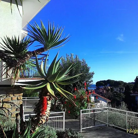 Apart Otel La Carruba 3*