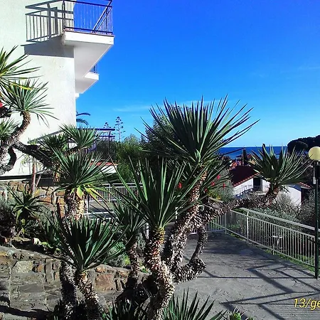 شقة فندقية La Carruba 3*