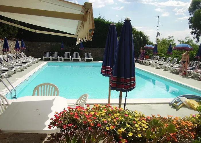 La Carruba Apartahotel 3*